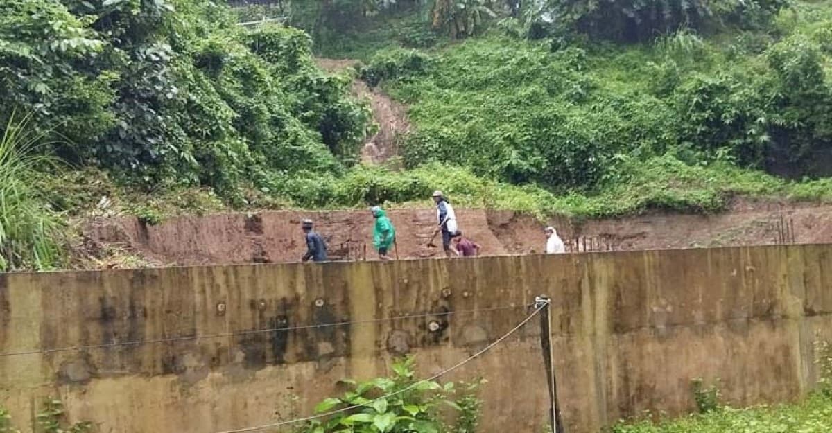 বৃষ্টির সাথে পাহাড় কাটার কৌশলে এনজিও কর্মকর্তা