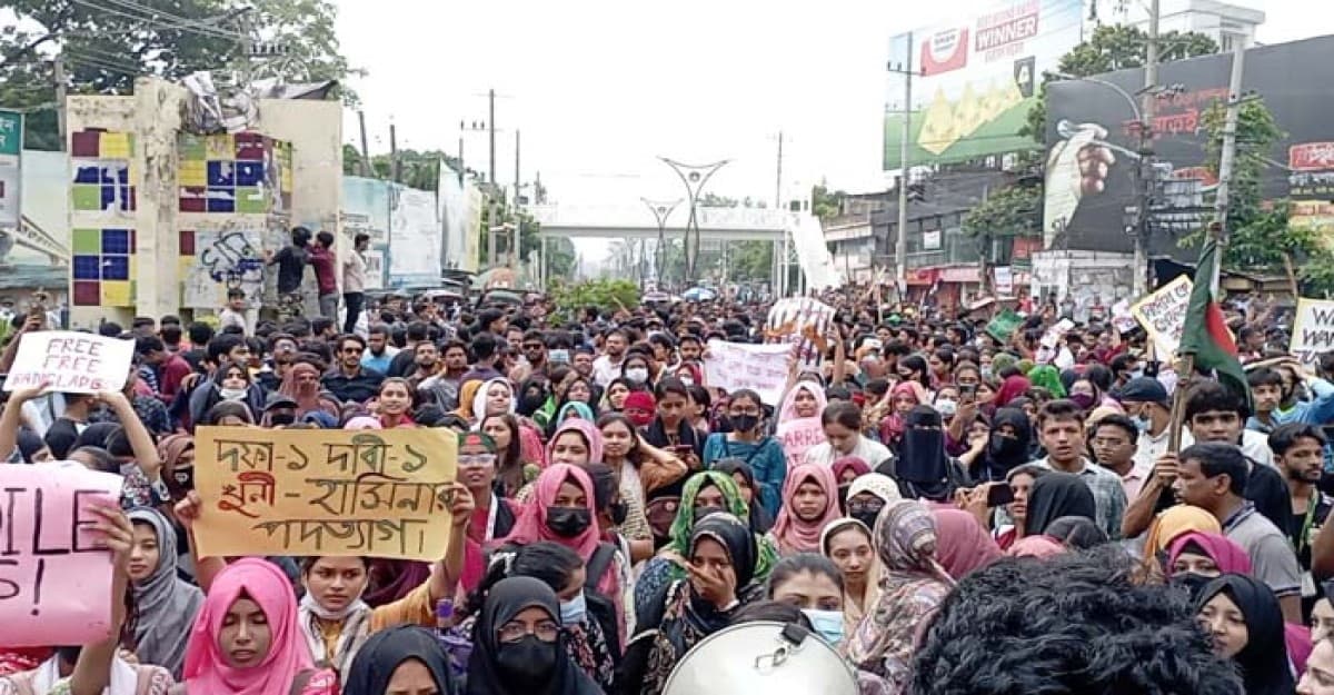 শিক্ষার্থীদের বিক্ষোভে উত্তাল রাজশাহী