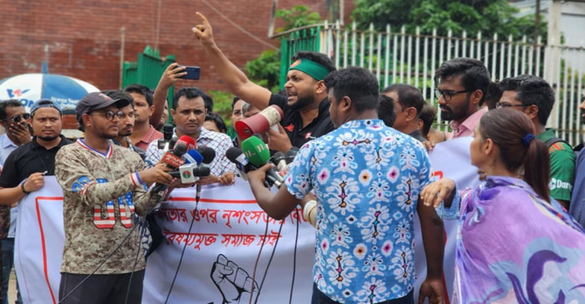 চলমান ইস্যুতে শিক্ষার্থীদের পাশে দাঁড়ালেন ক্রীড়া সাংবাদিকরা