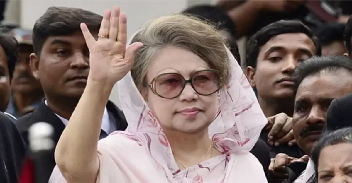 পাসপোর্ট হাতে পেলেন খালেদা জিয়া