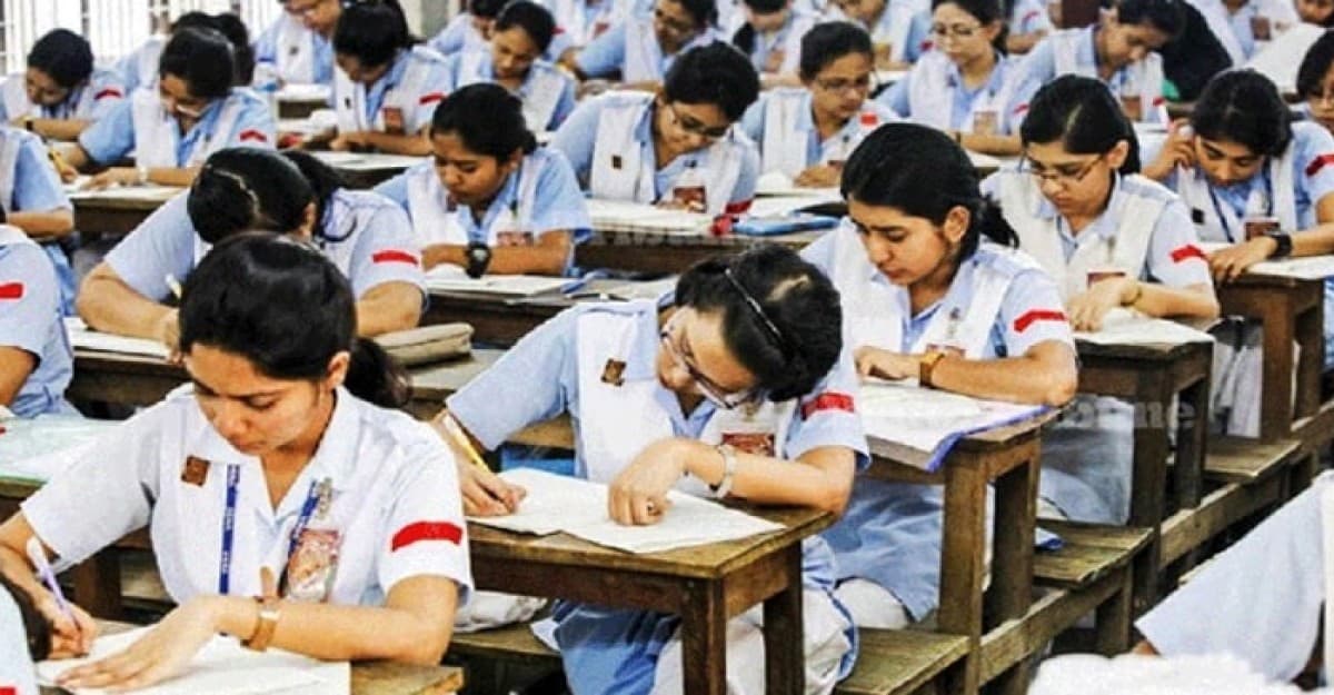 অনির্দিষ্টকালের জন্য স্থগিত এইচএসসি পরীক্ষা