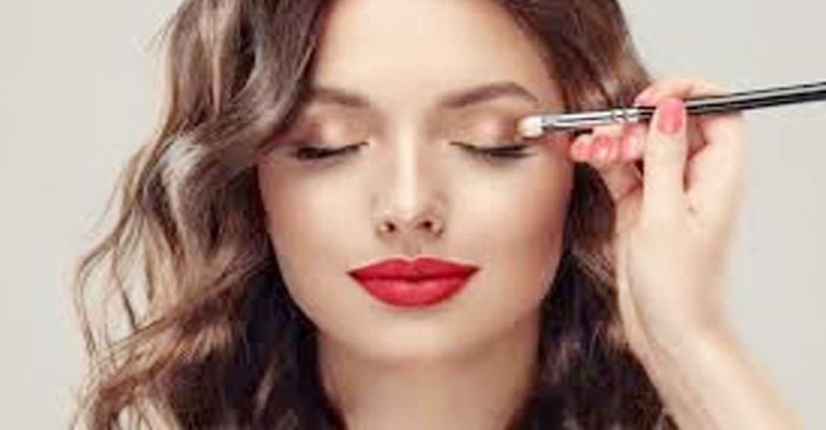 মেকআপ নিয়ে ঘুমালে যা হয়