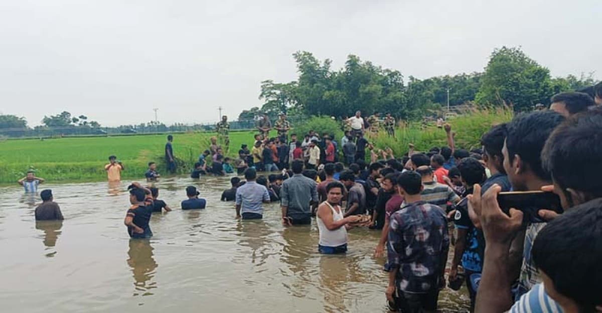 ভারতের বর্ডার খুলে দেওয়ার গুজবে হিন্দুদের ভিড়