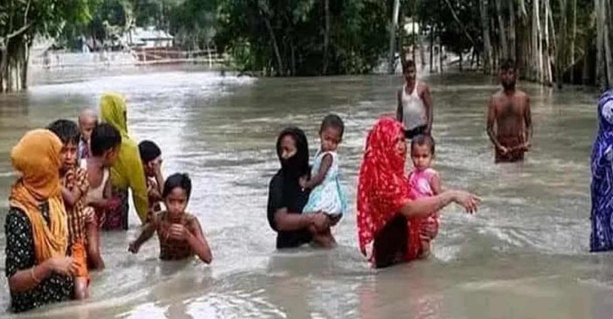 নোয়াখালীতে বন্যায় পানি বন্দী প্রায় এক লাখ মানুষ