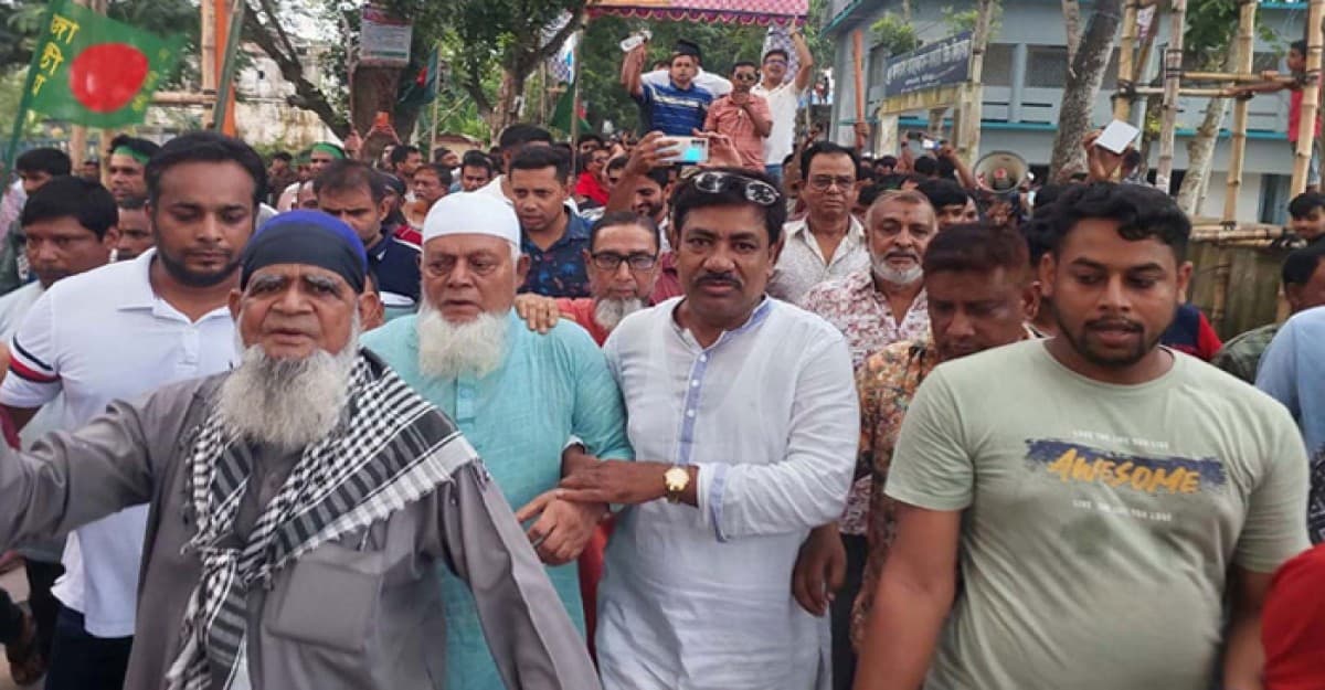 শেখ হাসিনাকে দেশে ফেরাতে ফরিদপুরে আ. লীগের বিক্ষোভ