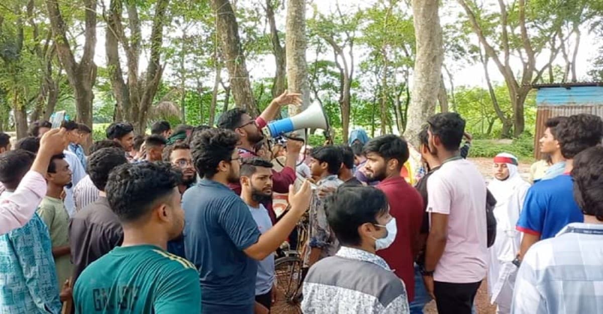 চাঁদপুর সেতুর টোল বন্ধের দাবিতে আবারও শিক্ষার্থীদের বিক্ষোভ