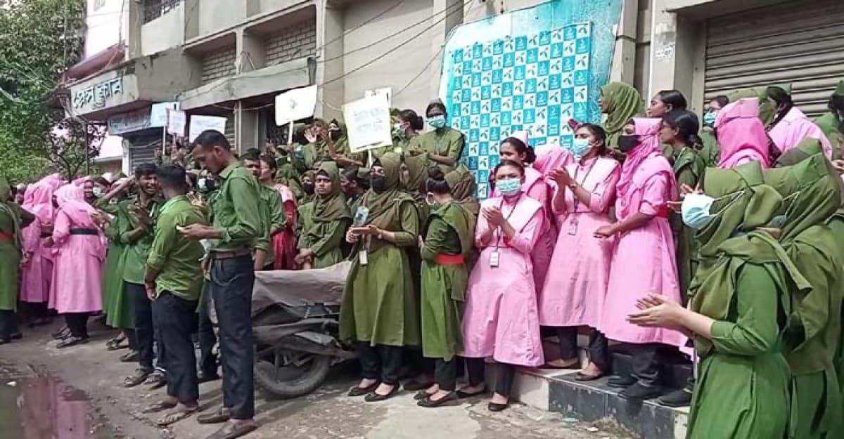 বাগেরহাট নার্সিং ইনস্টিটিউটের অধ্যক্ষের পদত্যাগের দাবীতে শিক্ষার্থীদের বিক্ষোভ