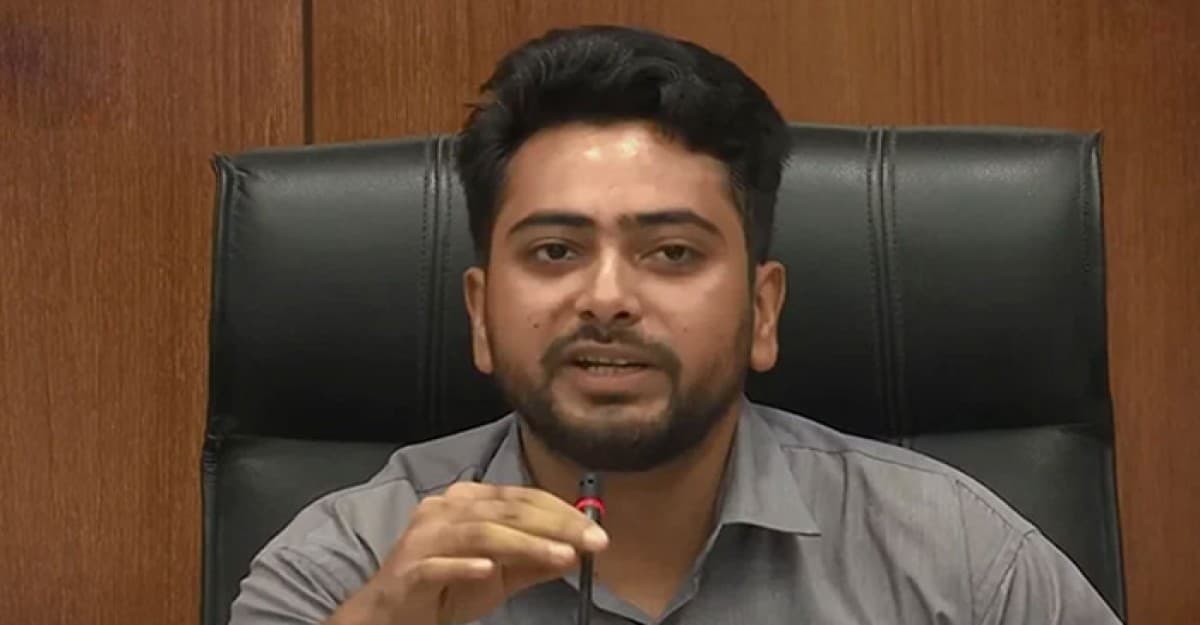 আমাকে স্যার বলার দরকার নেই: তথ্য উপদেষ্টা