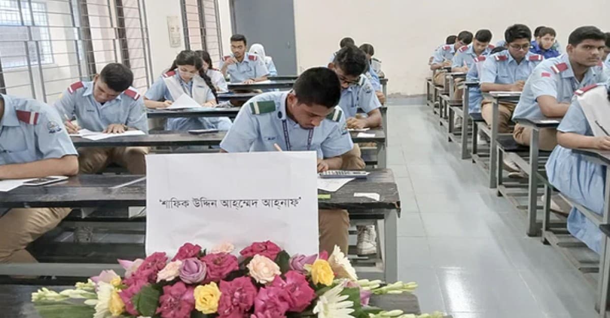 ‘একগুচ্ছ ফুল’হয়ে পরীক্ষার হলে শহীদ আহনাফ