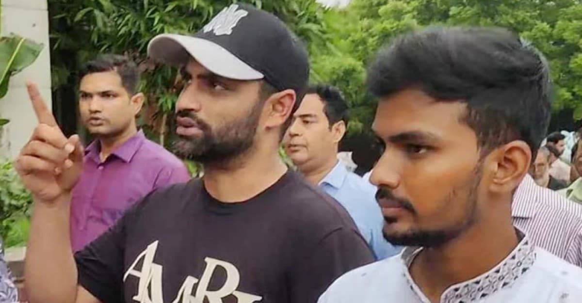 ক্রীড়া উপদেষ্টাকে ক্রিকেট বোর্ড ঘুরে দেখালেন তামিম