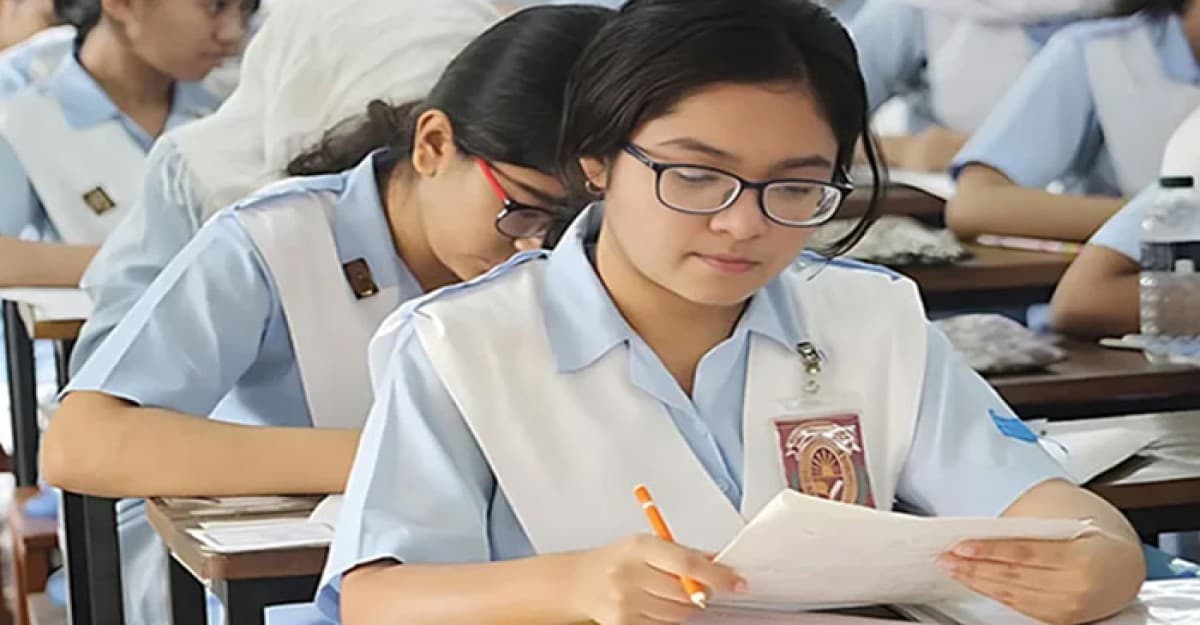 শিক্ষার্থীদের দাবিতে এইচএসসির বাকি পরীক্ষা বাতিল
