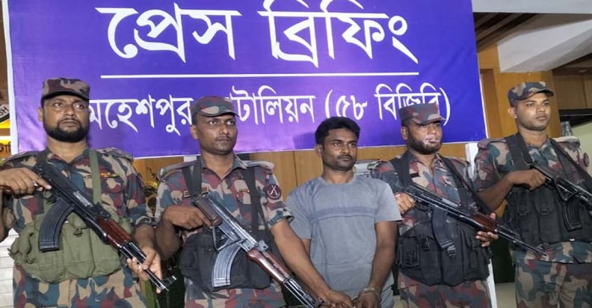 মহেশপুর সীমান্তে সাতক্ষীরা কারাগার থেকে পলাতক আসামি গ্রেফতার