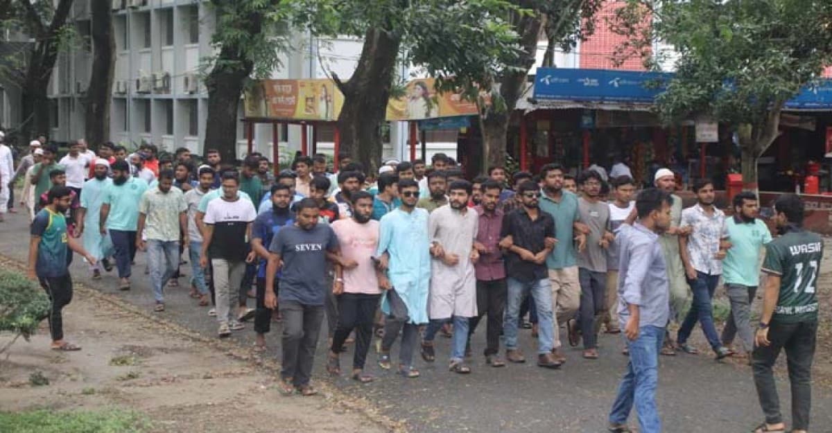 আওয়ামী বর্বরতার চিত্র তুলে ধরে ইবিতে শিক্ষার্থীদের কর্মসূচি