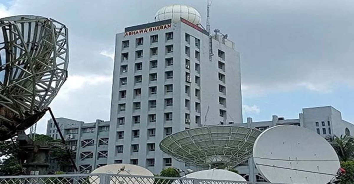 নদীবন্দরে সতর্কতা, ১০ অঞ্চলে ৬০ কিমি বেগে ঝড়ের আভাস