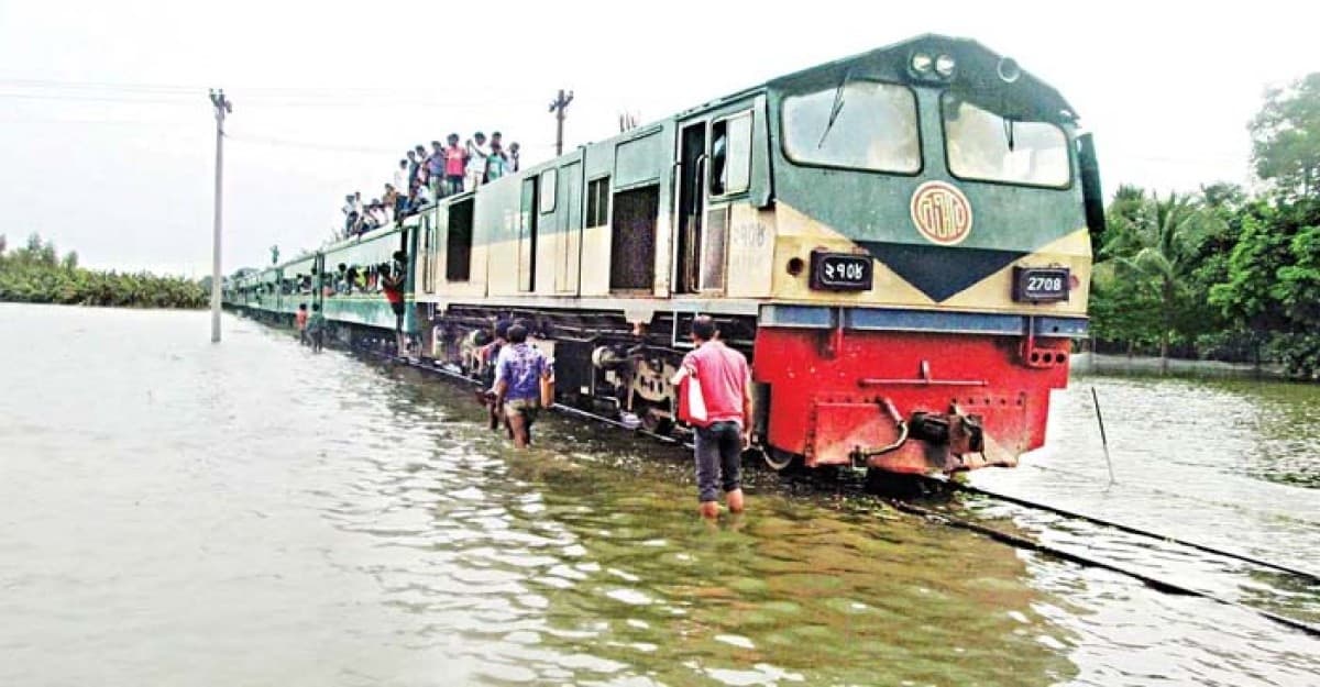 বন্যায় পূর্বাঞ্চলের যেসব ট্রেন চলাচল বন্ধ ঘোষণা