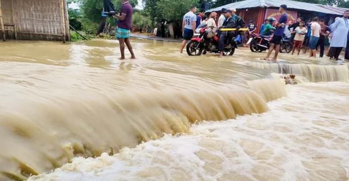 মৌলভীবাজারে মনু ও ধলাই নদীর পানি কমতে শুরু করেছে