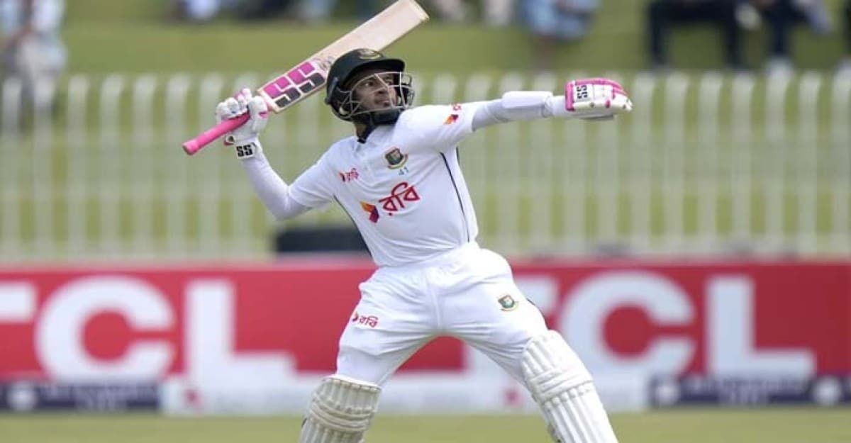 মুশফিকের দুর্দান্ত শতক, লিডের স্বপ্ন নিয়ে লাঞ্চে টাইগাররা