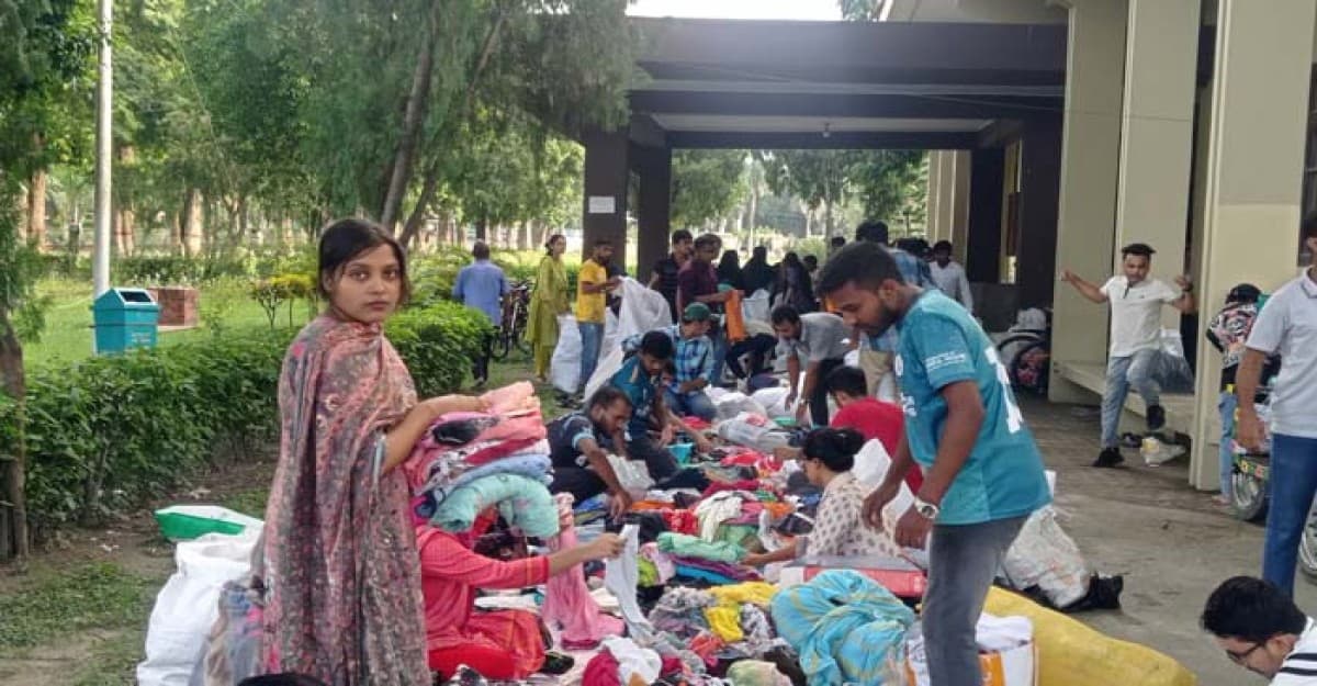 রাবি‘র সিনেট ভবনে চলছে গণত্রাণ কর্মসূচি