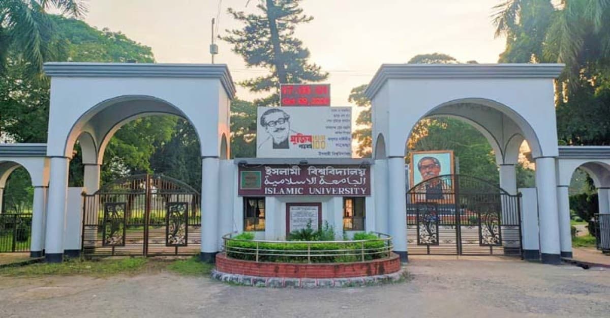 বন্যার্তদের পাশে দাঁড়ালো ইবির গাড়ি চালকরা