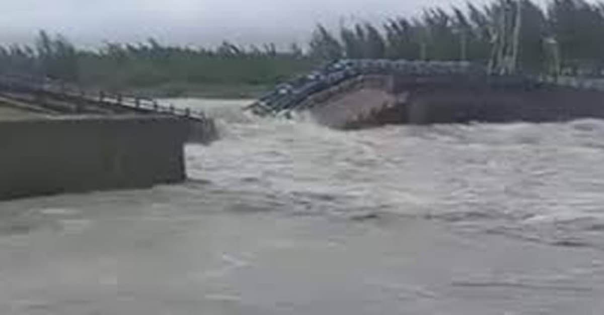 নোয়াখালীতে ভেঙে গেছে মুছাপুর রেগুলেটর, এলাকাজুড়ে আতঙ্ক