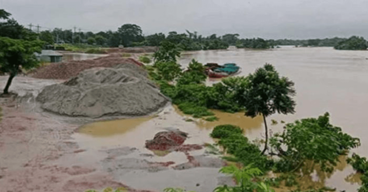 বিপৎসীমার নিচে নেমেছে গোমতী নদীর পানি