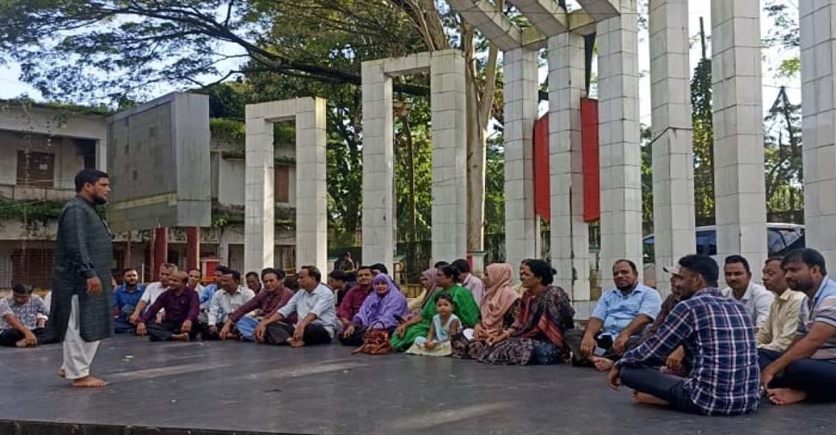টেকনাফে শিক্ষকের নিরাপত্তা চেয়ে স্মারকলিপি প্রদান