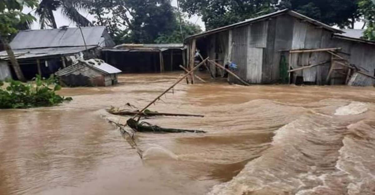 স্মরণকালের ভয়াবহ বন্যায় মৃতের সংখ্যা বেড়ে ৫৪