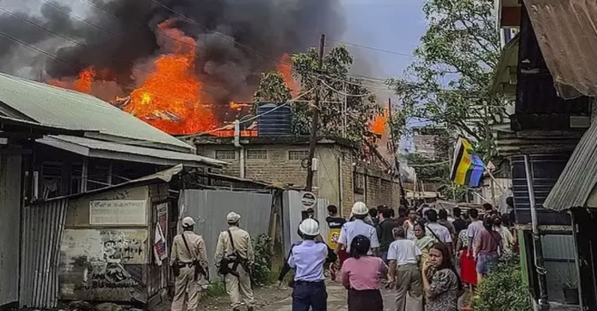 আবারও উত্তপ্ত মণিপুর, গুলি-বোমায় নিহত ২