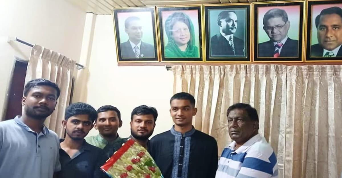 অনূর্ধ্ব-২০ সাফ চ্যাম্পিয়নের সদস্য ভেড়ামারার মাহিনকে সংবর্ধনা