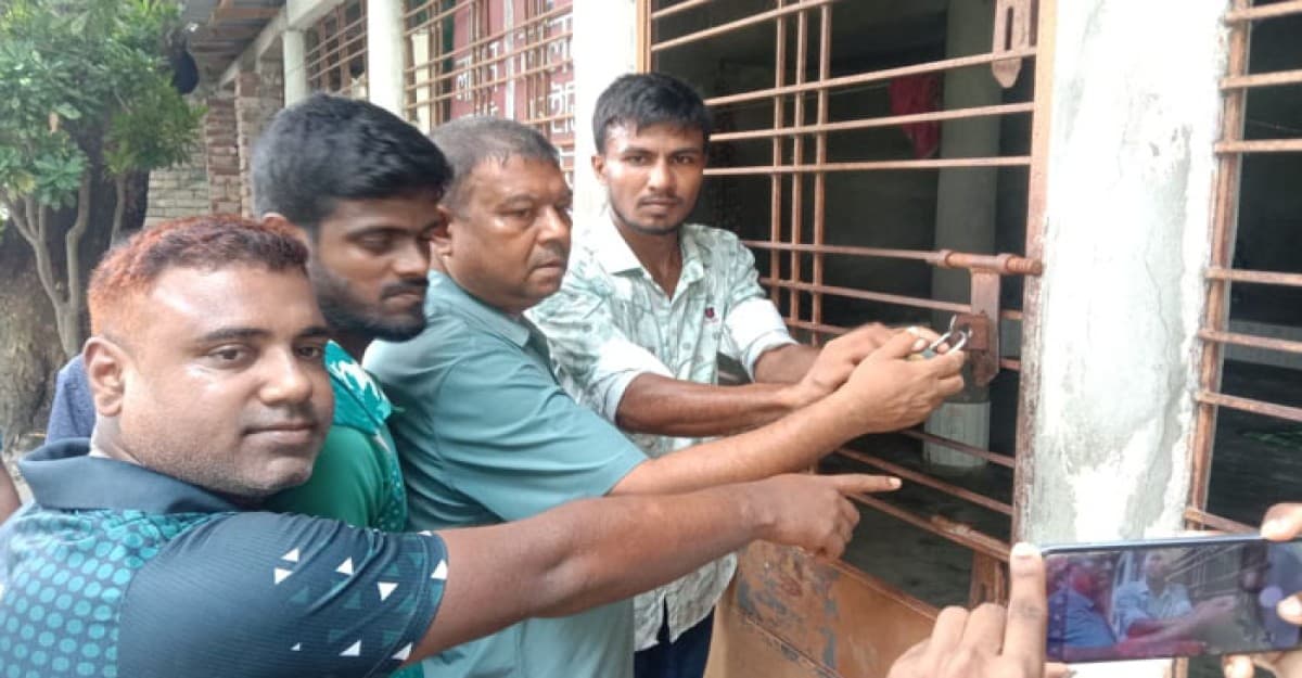 চাটমোহরে মাদকের আখড়া দাবি করে লালন চর্চা কেন্দ্রে তালা