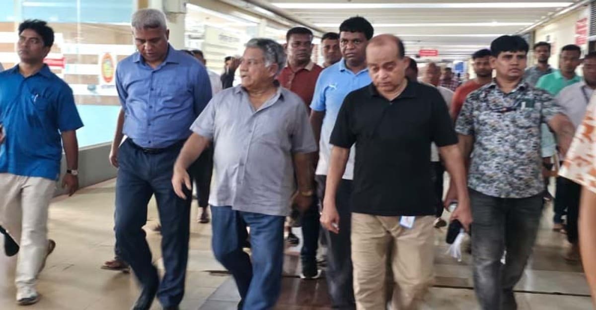 সদরঘাট টার্মিনাল পরিদর্শন করলেন নৌ উপদেষ্টা