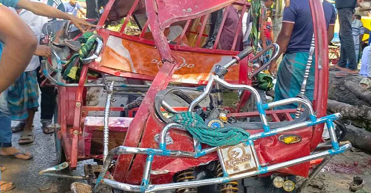 বাগেরহাটে ইজিবাইকে পিকআপের ধাক্কায় প্রাণ গেল ৪ জনের