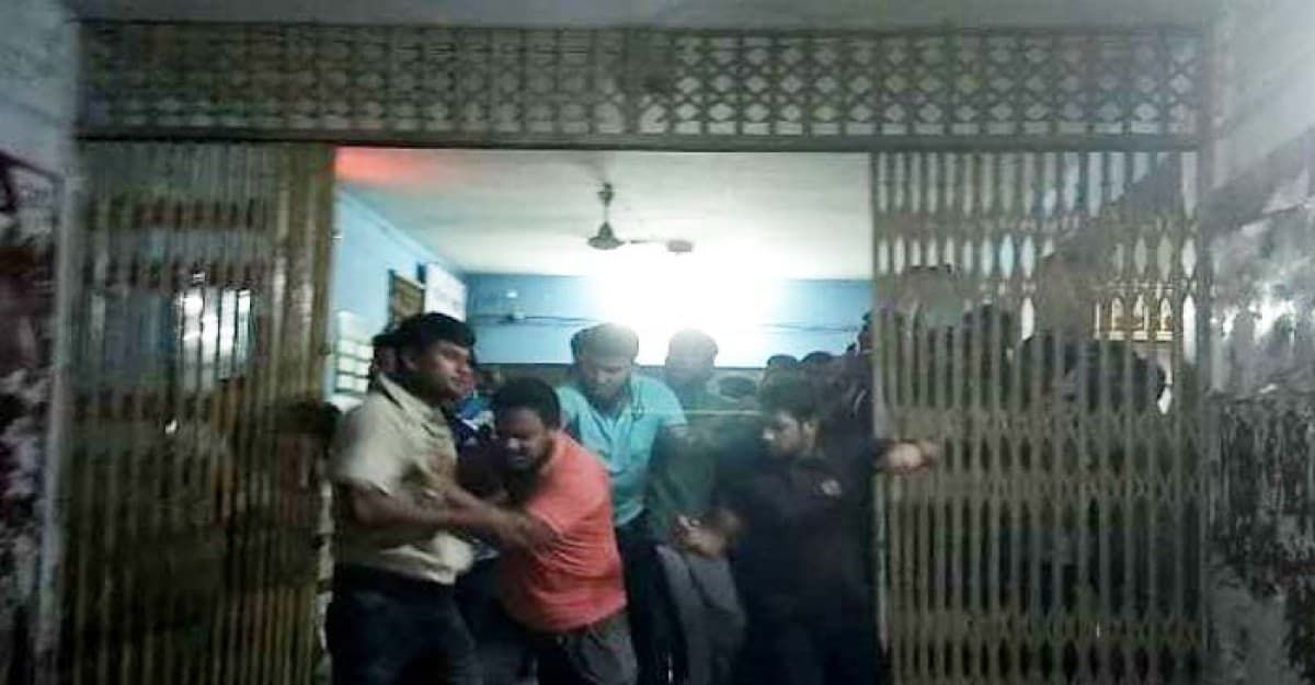 আন্দোলন নিয়ে নেতিবাচক মন্তব্য, ধাওয়া খেয়ে ক্যাম্পাছাড়া ২ শিক্ষার্থী