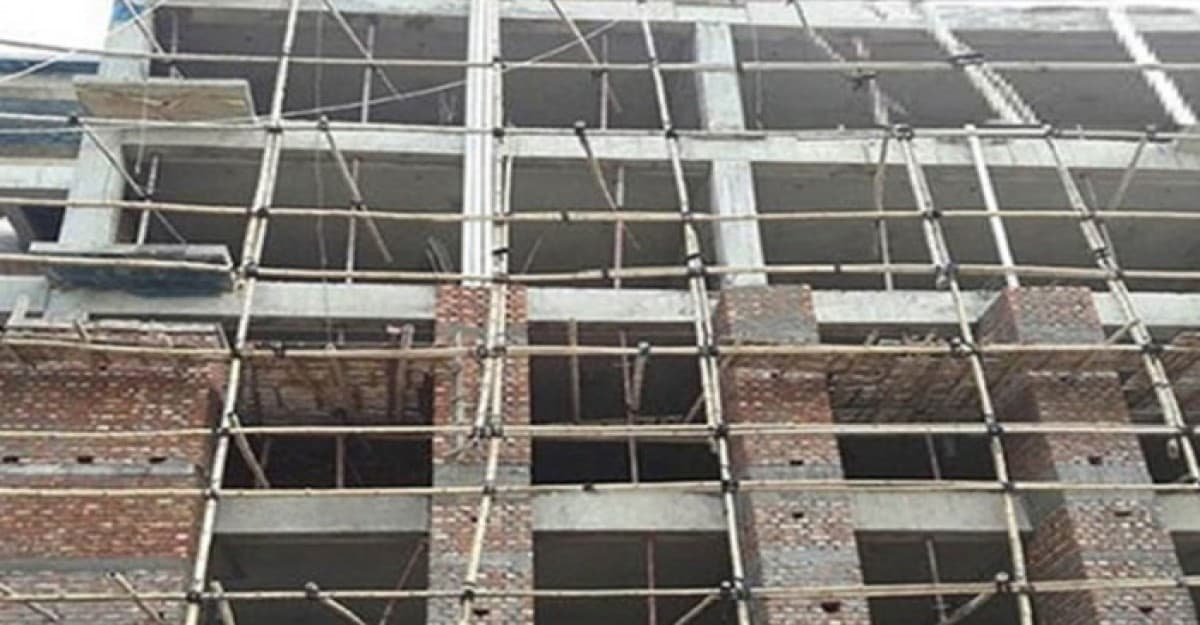 খুলনায় নির্মাণাধীন ভবন থেকে পড়ে প্রাণ গেল ৩ জনের