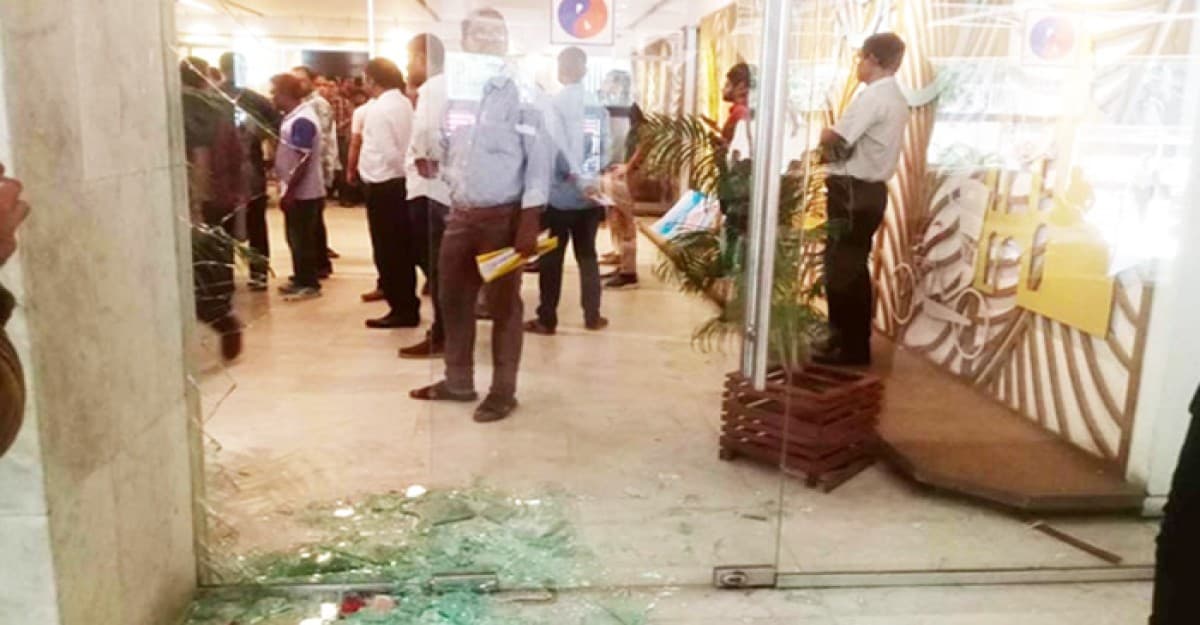 পেট্রোবাংলায় তিতাসের কর্মীদের হামলা-ভাঙচুর