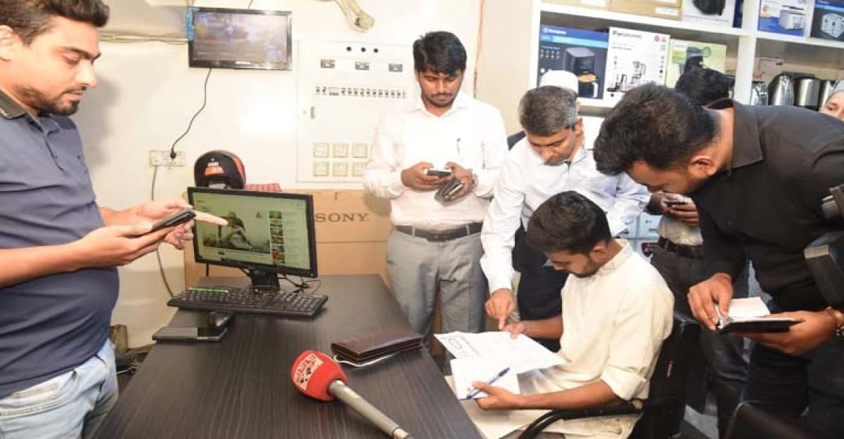 মনে হচ্ছে আমাকে দুর্নীতির মহাসাগরে ছেড়ে দিয়েছে: ক্রীড়া উপদেষ্টা