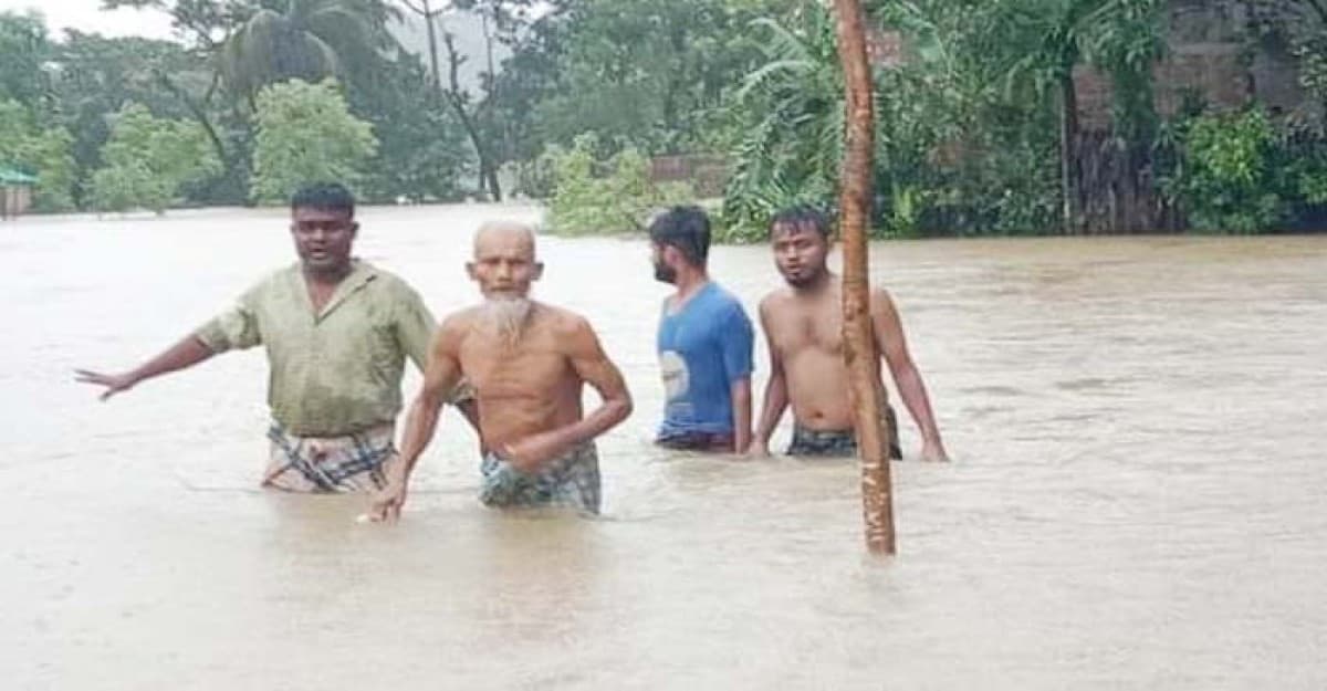 কক্সবাজারে পানিবন্দি শতাধিক গ্রাম, পাহাড় ধসে নিহত ৬