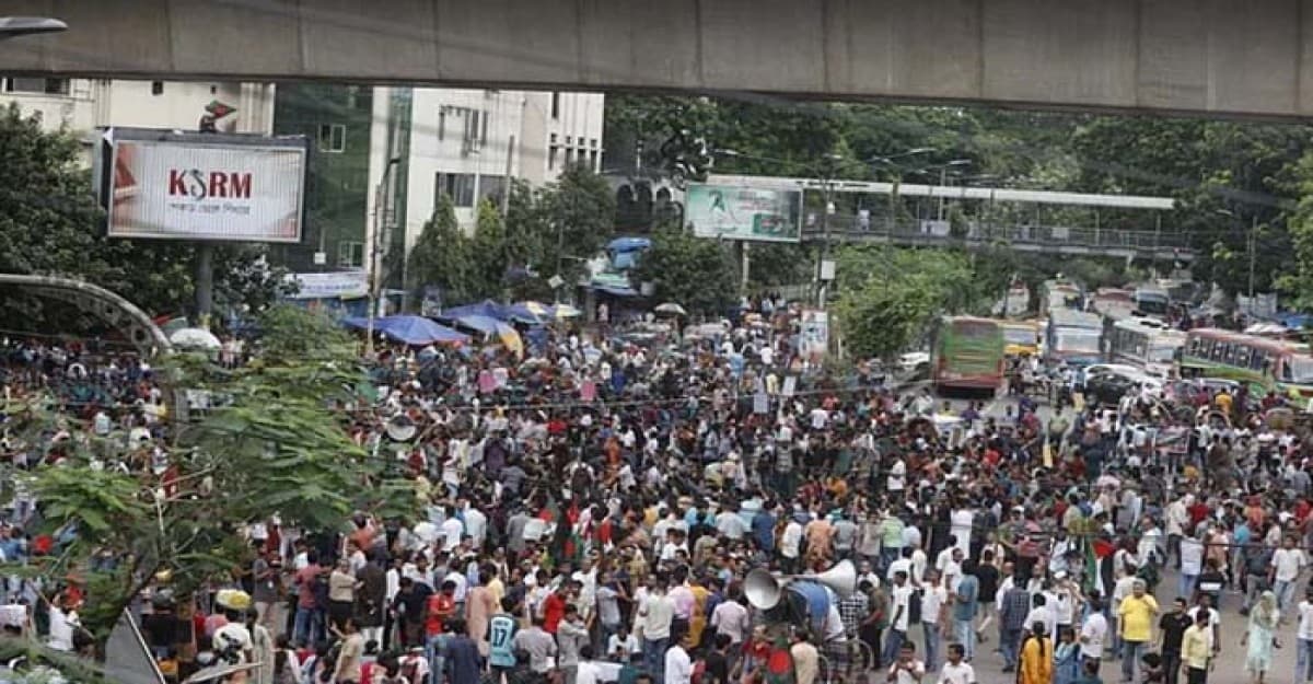সংখ্যালঘু নির্যাতন বন্ধসহ ৮ দাবিতে শাহবাগ অবরোধ