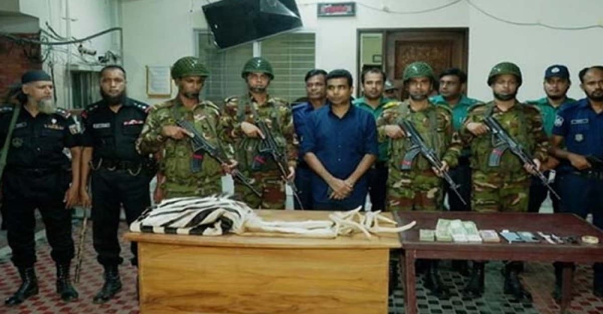 সাবেক স্বরাষ্ট্রমন্ত্রীর বাসায় তল্লাশি, যা পেল যৌথ বাহিনী