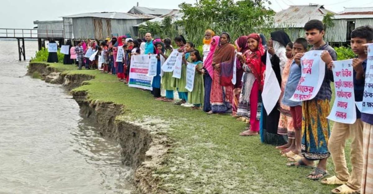 রাঙ্গাবালীতে জলবায়ু পরিবর্তনের প্রভাব মোকাবেলায় মানববন্ধন
