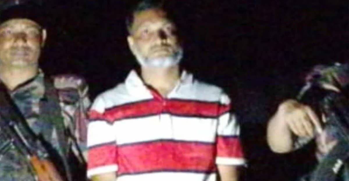 ভারতে পালানোর সময় সীমান্তে আ. লীগ নেতা আটক