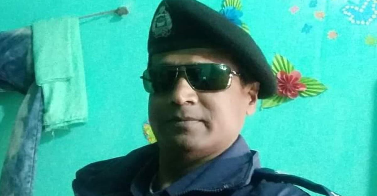 গৃহবধূর ঘরে আপত্তিকর অবস্থায় জনতার হাতে ধরা এসআই, অত:পর...