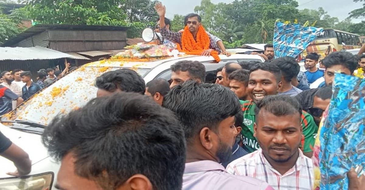 উজিরপুরে দীর্ঘ একযুগ পরে সাবেক ছাত্রদল নেতার আগমনে নেতাকর্মীদের ঢল