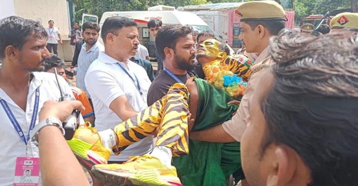 ভারতীয় দর্শকদের হামলায় হাসপাতালে ‘টাইগার রবি’