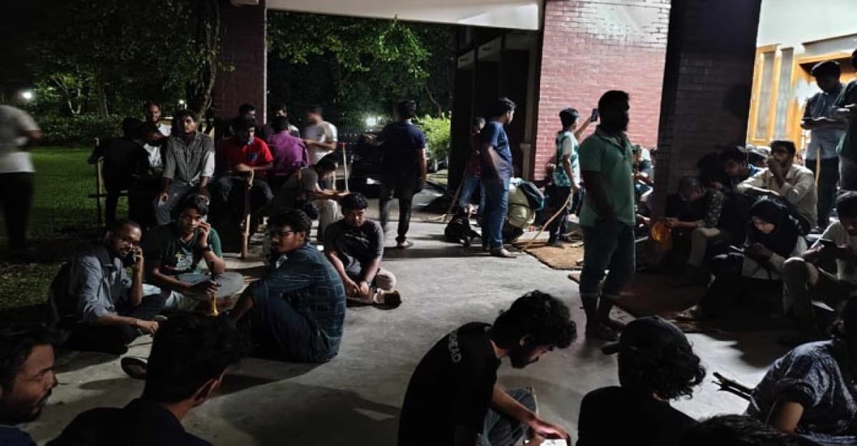 জাবিতে শিক্ষার্থীদের উপর হামলার ঘটনায় মামলা নেয়নি পুলিশ, থানা ঘেরাওয়ের হুমকি