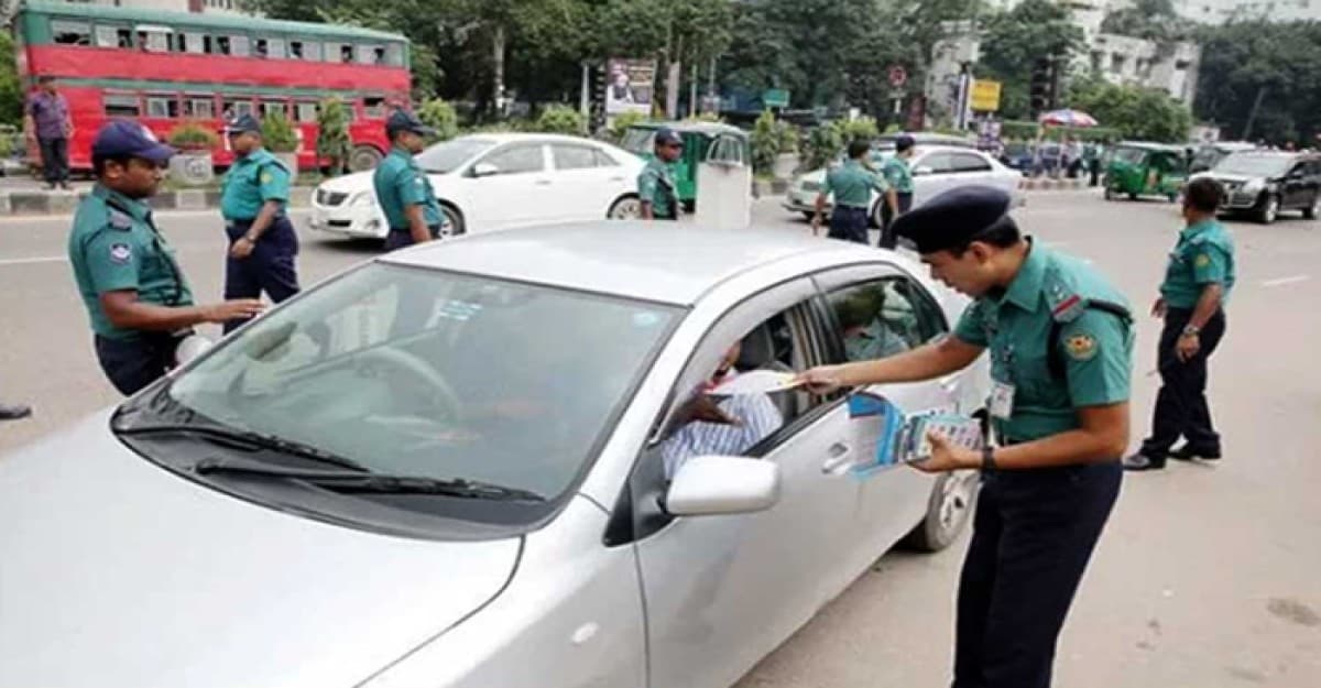 রাজধানীতে ট্রাফিক আইনে একদিনে ৬৩৩ মামলা