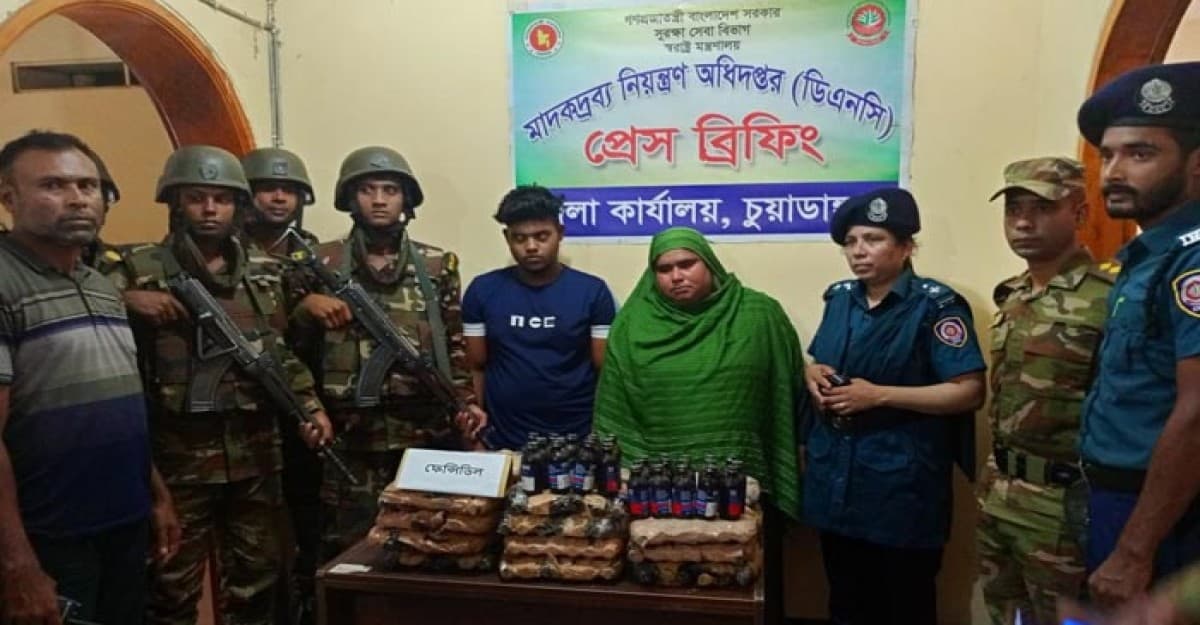 চুয়াডাঙ্গায় যৌথবাহিনীর অভিযানে জামাই-শাশুড়ি আটক, ফেনসিডিল উদ্ধার