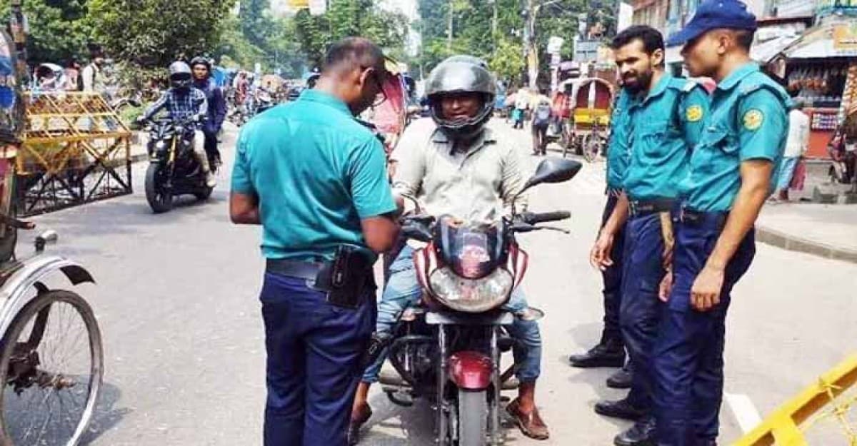 একদিনে ট্রাফিক আইনে ৭৮৮টি মামলা, জরিমানা ৩৩ লাখ