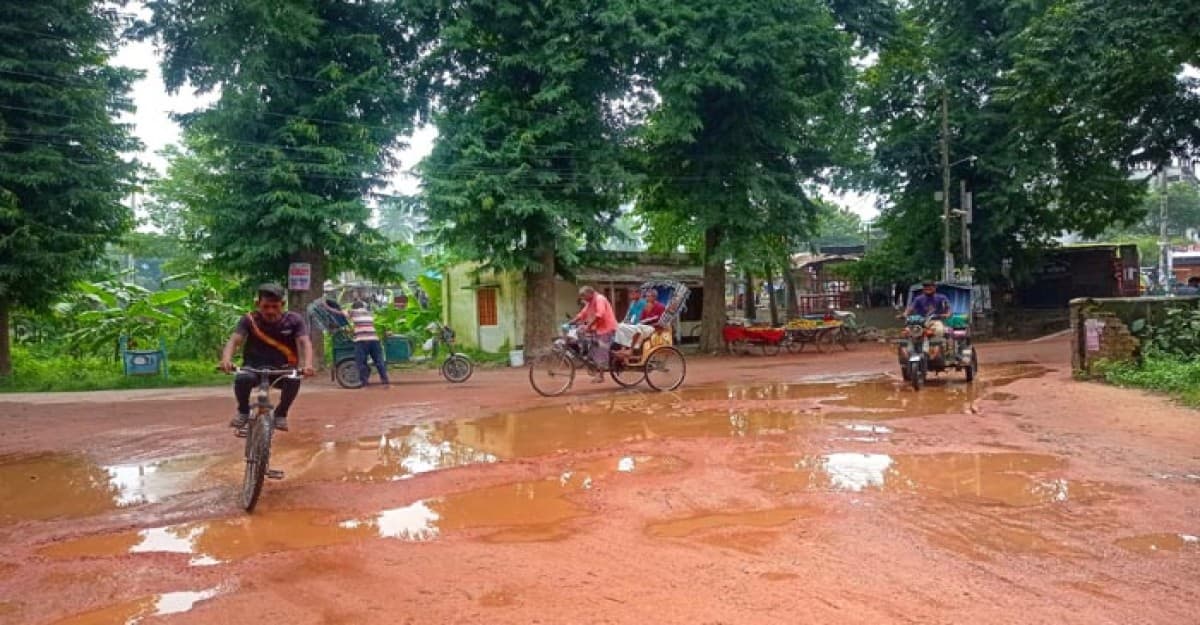 রাবির অভ্যন্তরীণ রাস্তাগুলোর বেহাল দশা