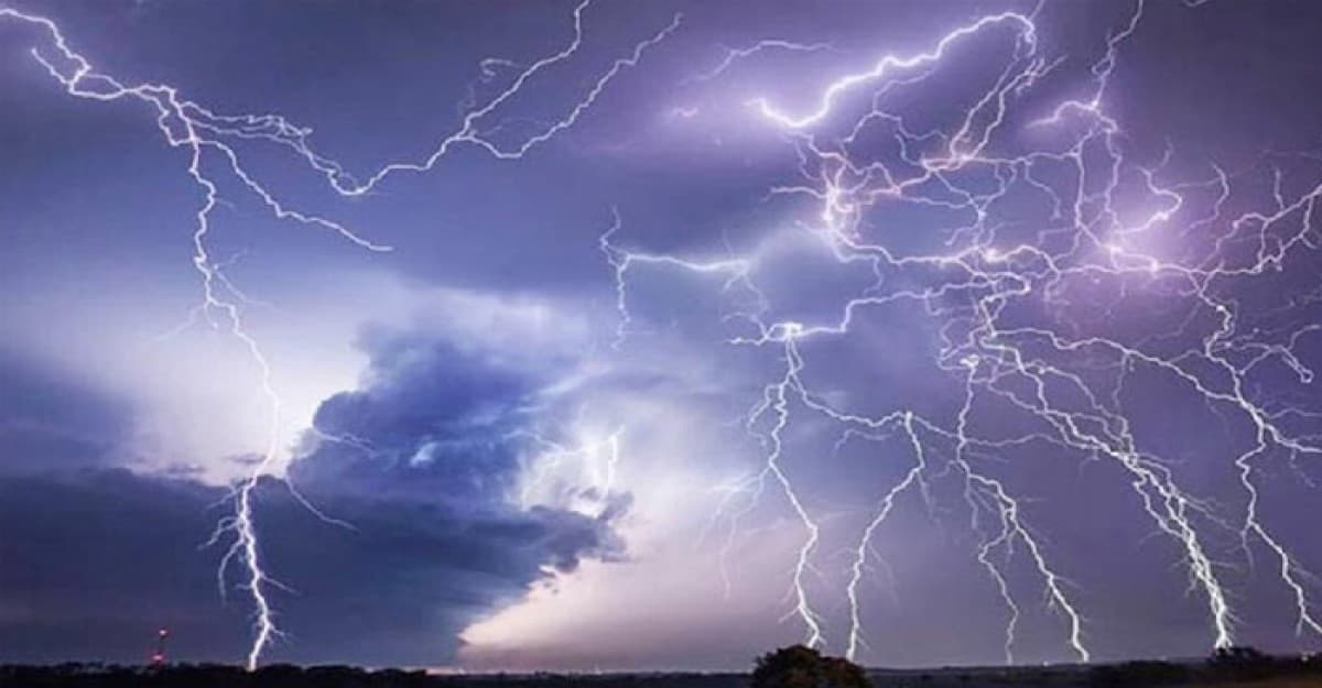 বজ্রপাতে আট মাসে প্রাণ গেল ২৯৭ জনের